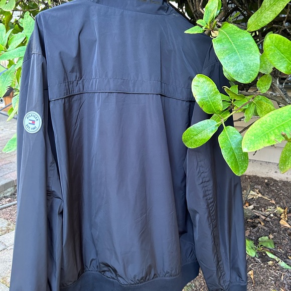 Tommy Hilfiger wind and water resistant jacket Sz XL Black mesh lining - Picture 2 of 7